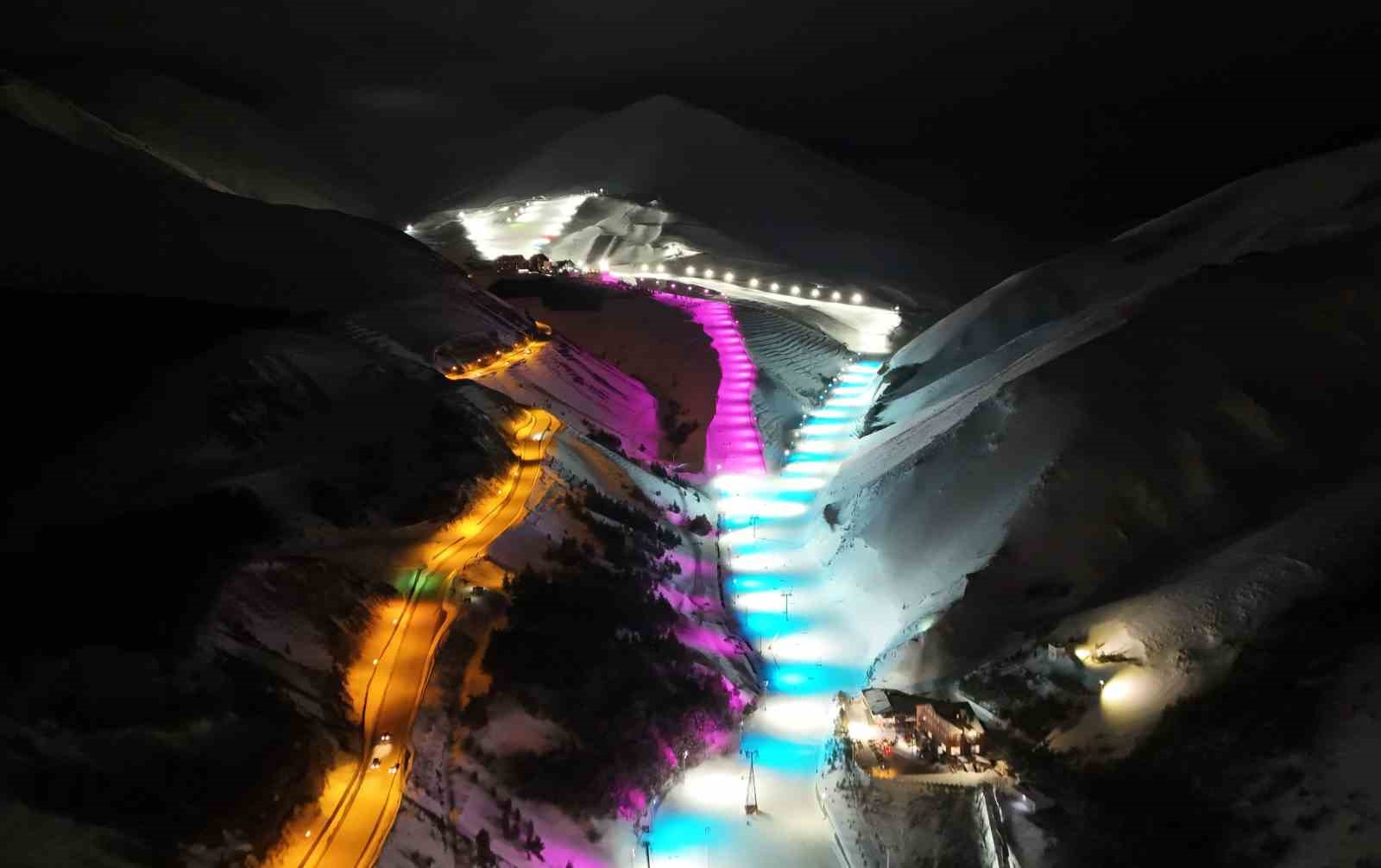 Palandöken’de gece kayağı keyfi