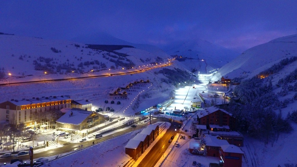 Paland&ouml;ken&rsquo;de gece kayağı keyfi
