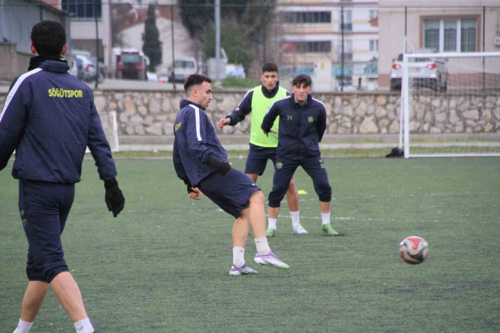 S&ouml;ğ&uuml;tspor zorlu ma&ccedil;ın hazırlıklarını s&uuml;rd&uuml;r&uuml;yor
