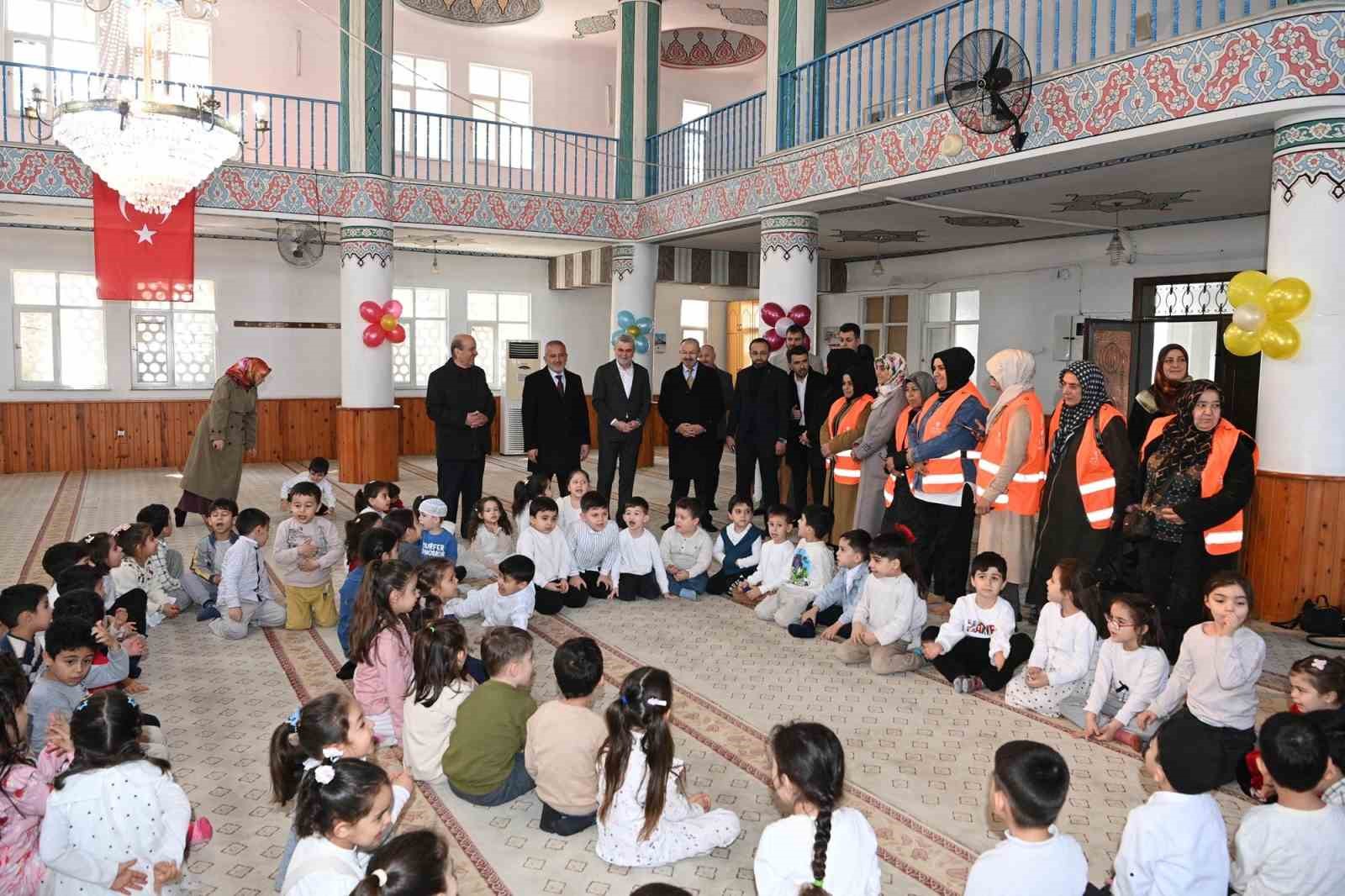 Başkan G&ouml;rgel, miniklerin tekne orucu heyecanına ortak oldu
