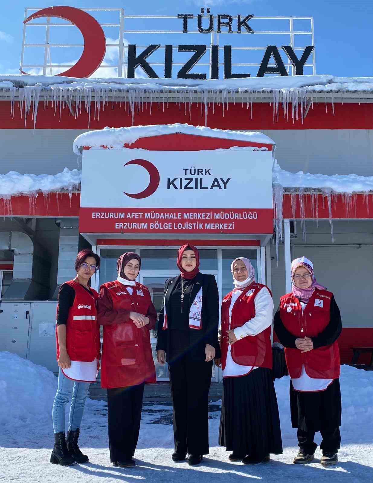 Kızılay&rsquo;dan &uuml;niversite &ouml;ğrencilerine "Anne Eli" iftar sofrası
