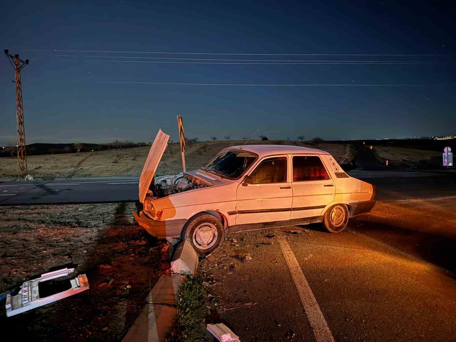Şanlıurfa&rsquo;da hafif ticari ara&ccedil; ile otomobil &ccedil;arpıştı: 5 yaralı
