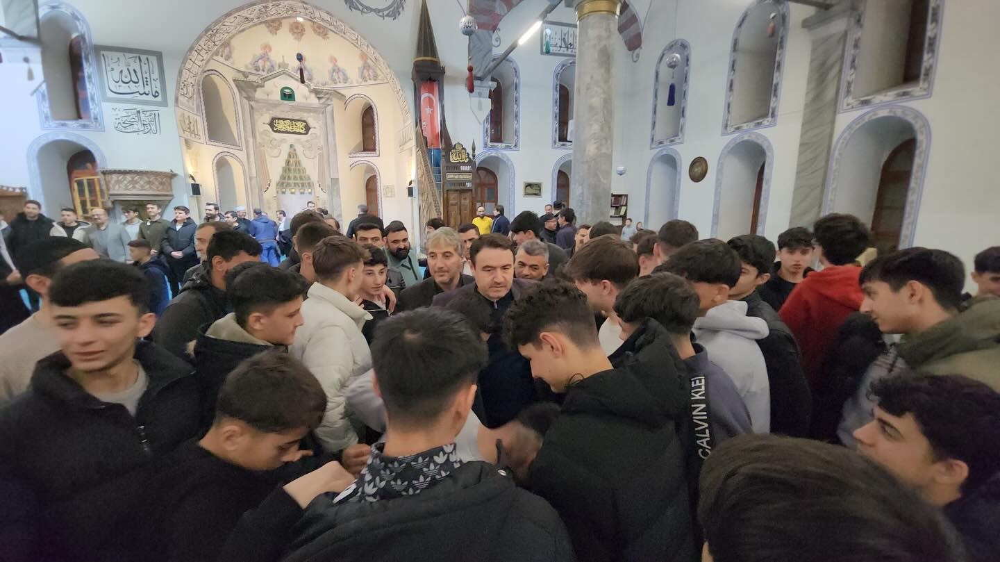 Vali Musa Işın, "Maarifin Kalbinde Ramazan" programında &ouml;ğrencilerle Ulu Camii&rsquo;nde buluştu
