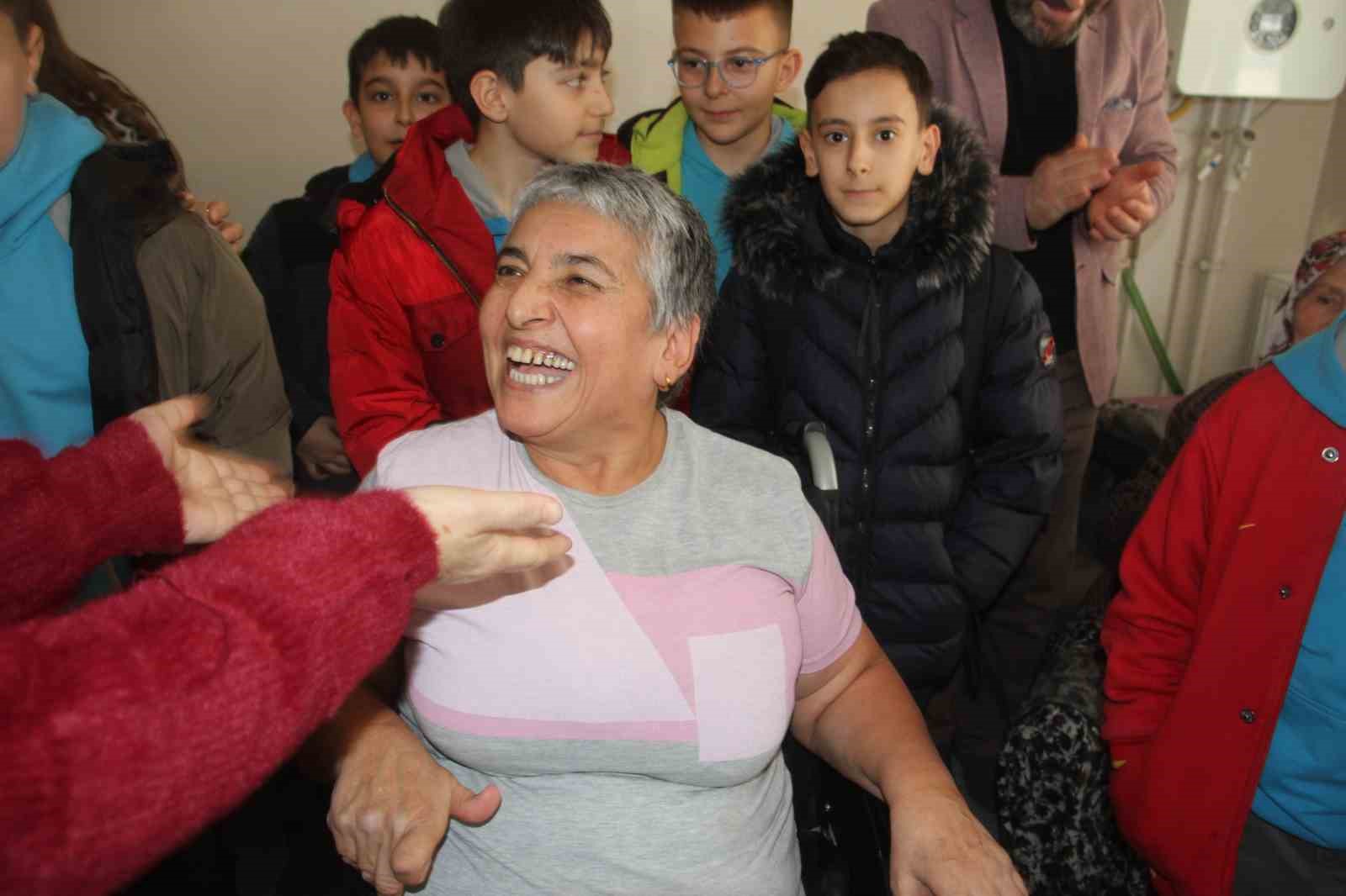 Minik &ouml;ğrenciler engelli vatandaşın hayalini ger&ccedil;ekleştirdi
