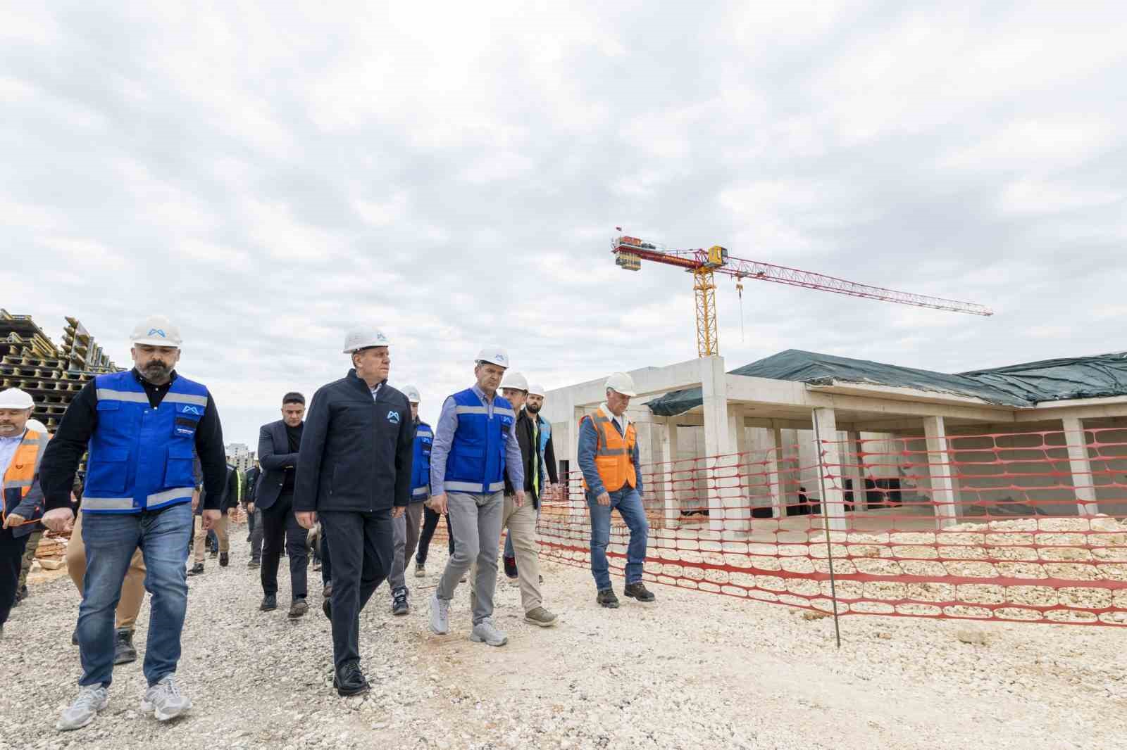 Başkan Se&ccedil;er Mezitli İ&ccedil;mesuyu Şebekesi &ccedil;alışmalarını yerinde inceledi
