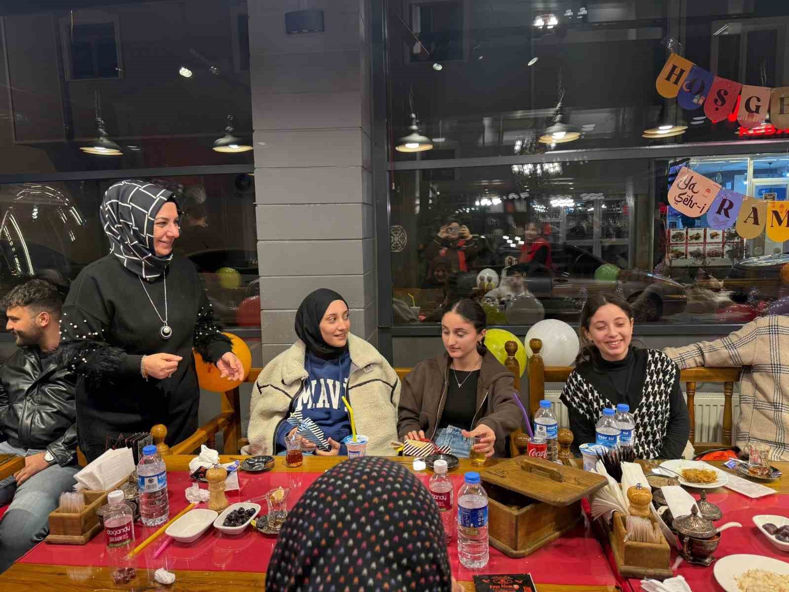 Bayburt&rsquo;ta &ccedil;ocuklar i&ccedil;in &lsquo;B&uuml;y&uuml;k Aile Sofrası&rsquo; kuruldu
