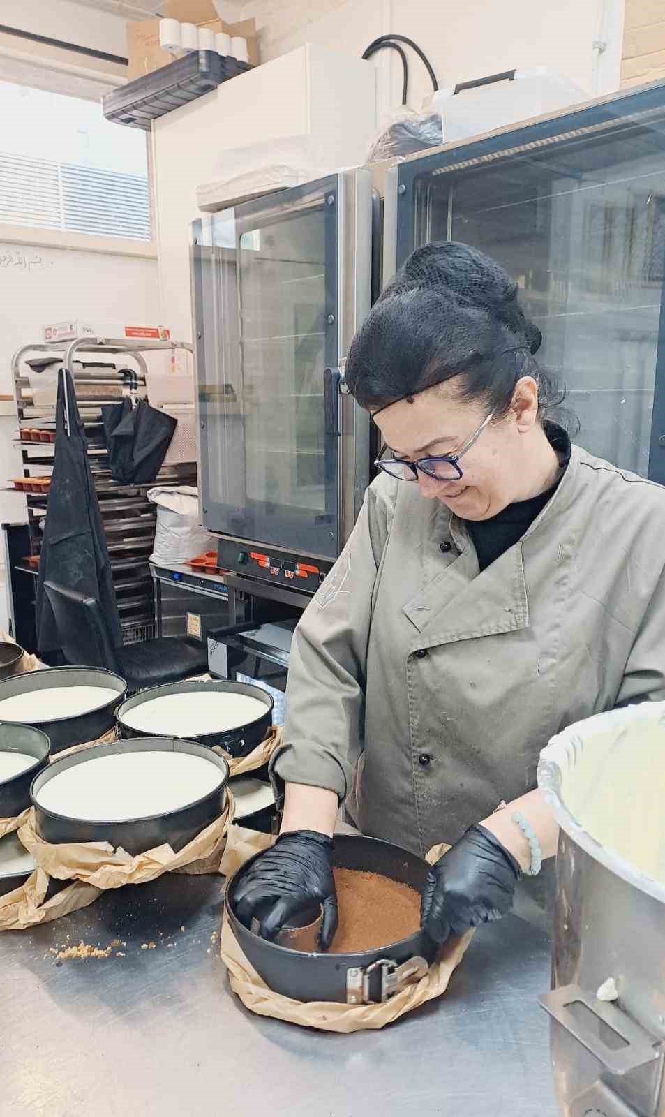 Meslek Fabrikası ile altın bileziği taktı, Hollanda&rsquo;da pastacı oldu
