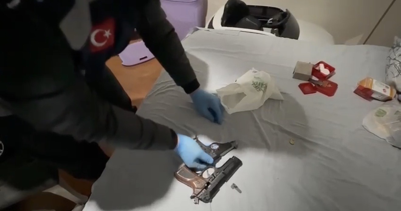 Samsun&rsquo;da yatak odasında ve ara&ccedil;ta uyuşturucu ele ge&ccedil;irildi
