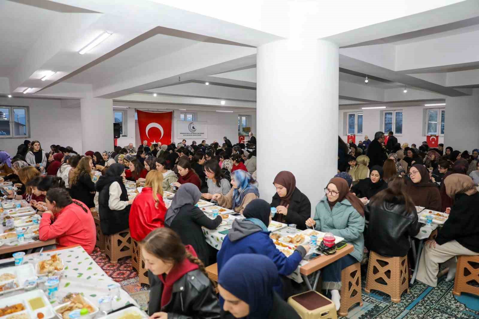 AK Parti yerel y&ouml;netimler başkanı Demir D&uuml;zce&rsquo;ye geldi
