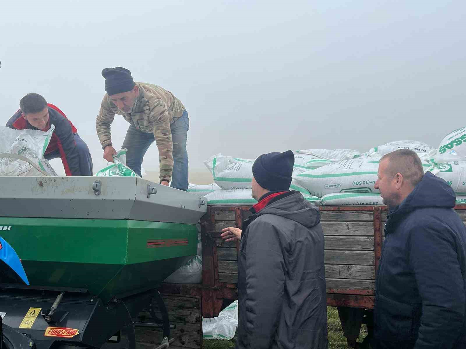 Tekirdağ&rsquo;da meralarda g&uuml;breleme &ccedil;alışması başladı
