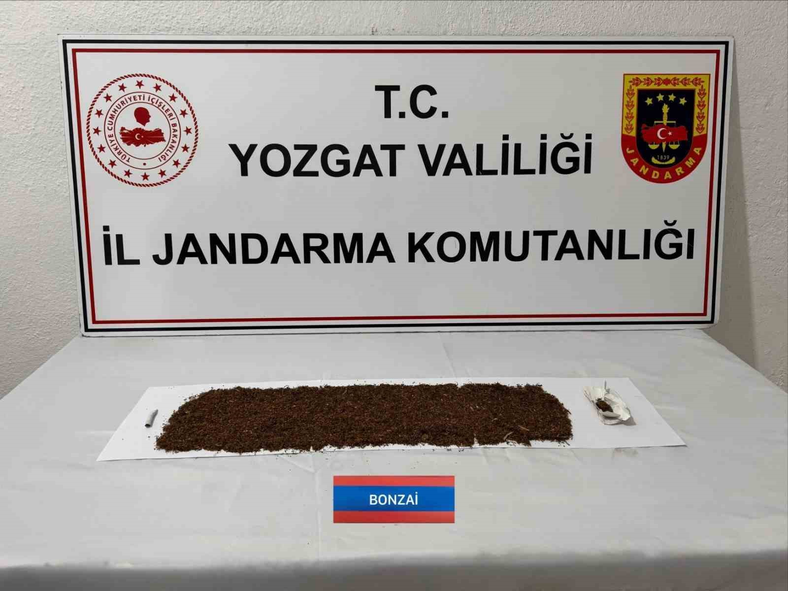 Uyuşturucu şüphelisi kovalamacada jandarmadan kaçamadı