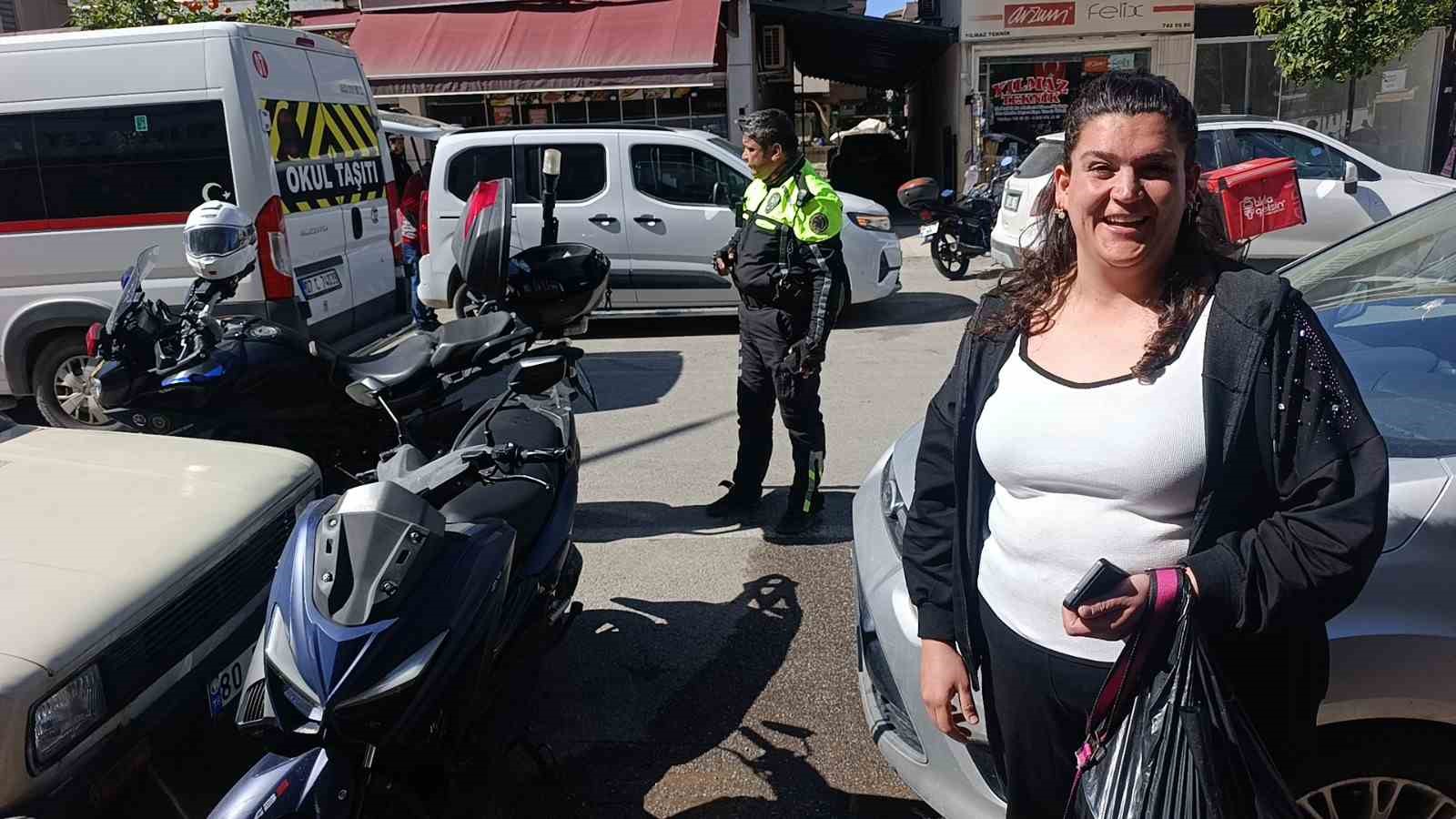 Kasktan ceza yememek i&ccedil;in plakasını kapattı, yediği cezayı g&ouml;r&uuml;nce hayatının pişmanlığını yaşadı
