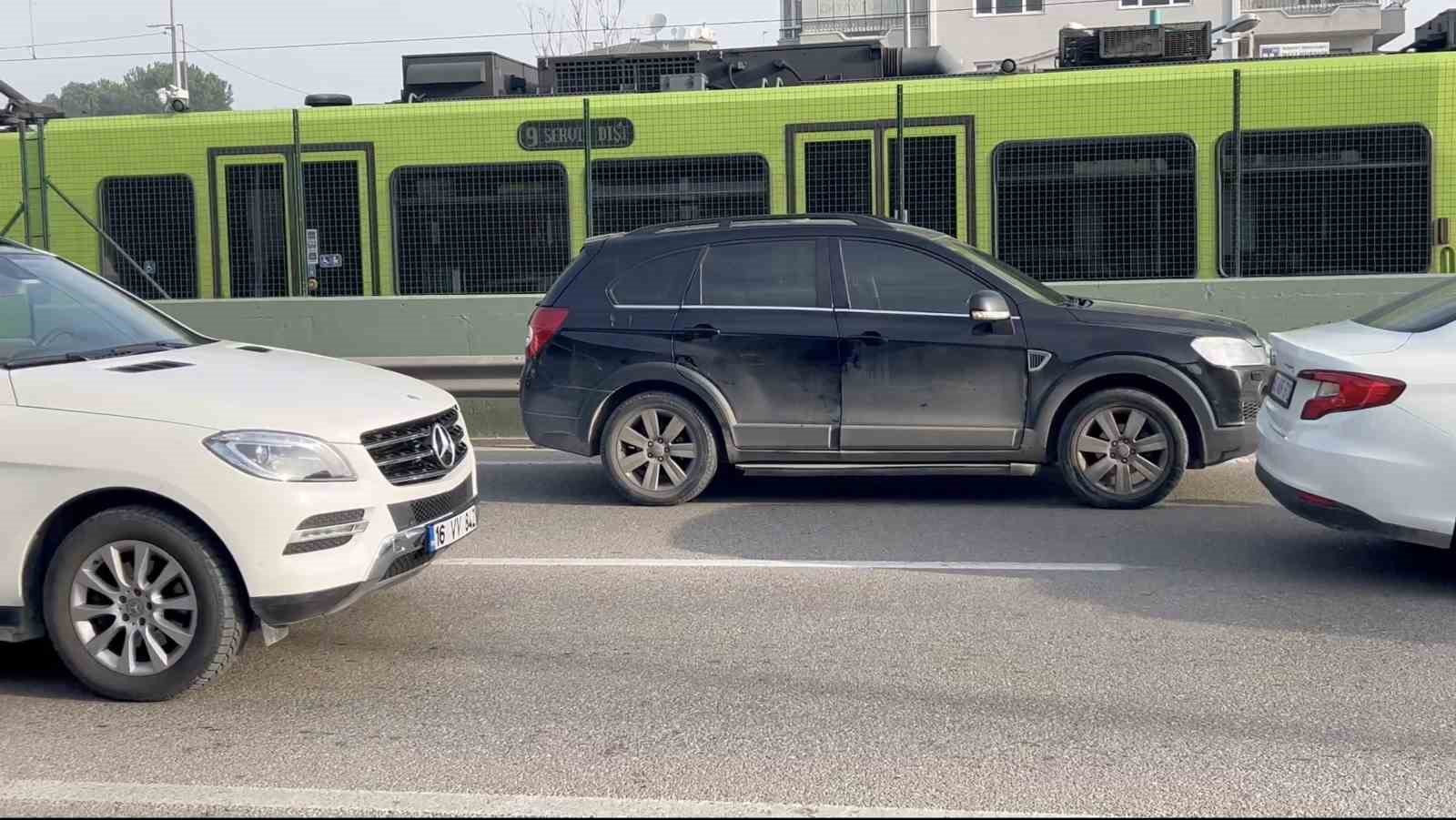 Cipi oto yolun sol şeridine kilitleyip gitti