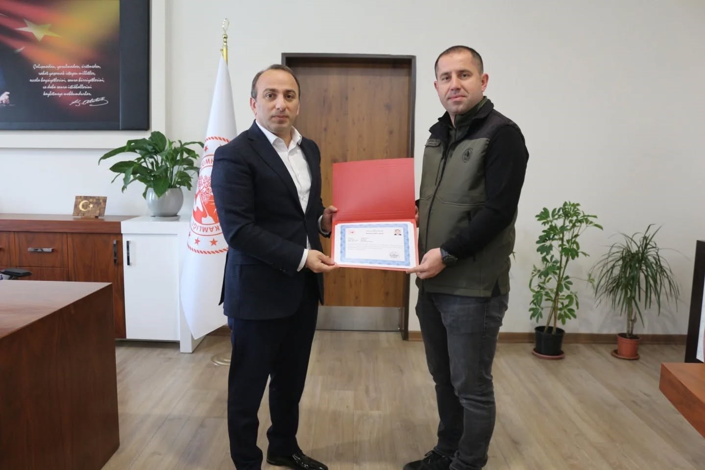 Kaymakam Erdoğan&rsquo;dan orman personeline teşekk&uuml;r belgesi
