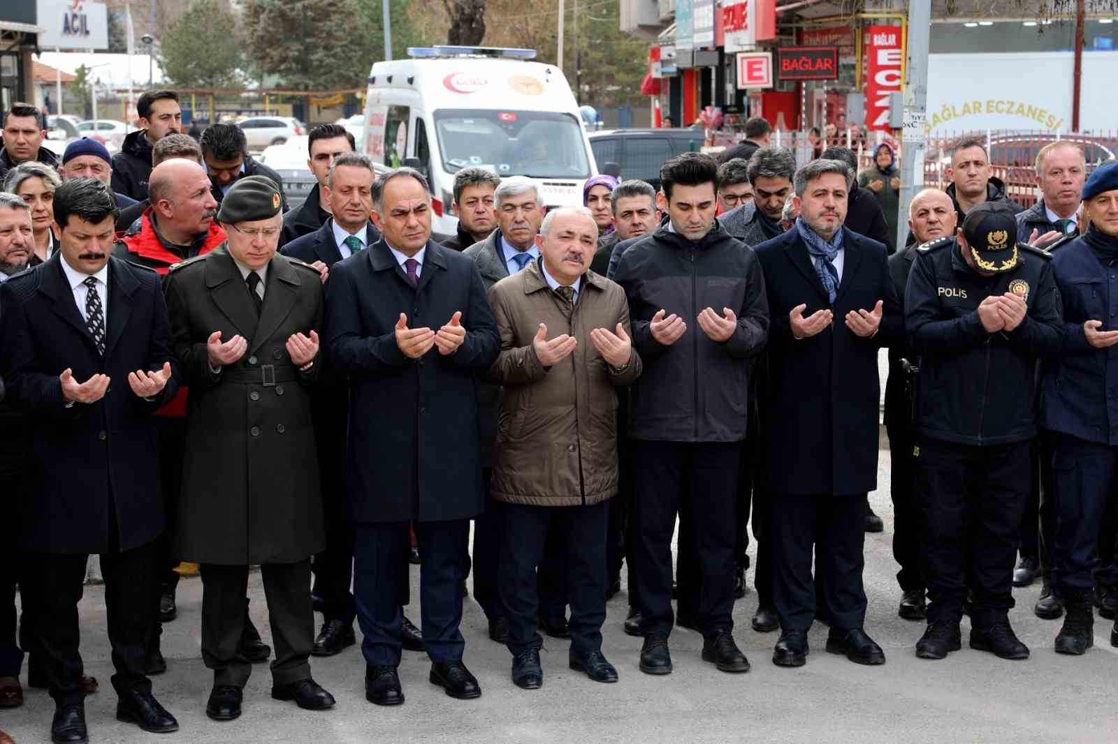 26 yıl &ouml;nce d&uuml;zenlenen ter&ouml;r saldırısında şehit olanlar anıldı
