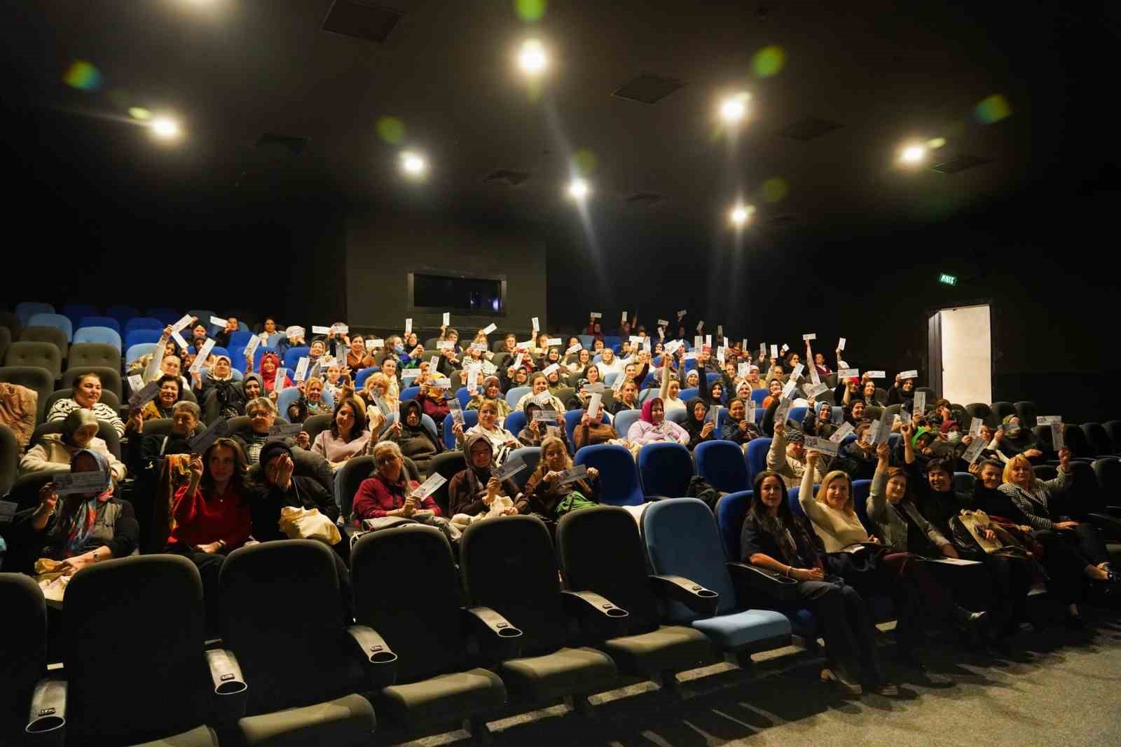 Atakum&rsquo;da kırsaldan merkeze 150 kadın sinema ile buluştu
