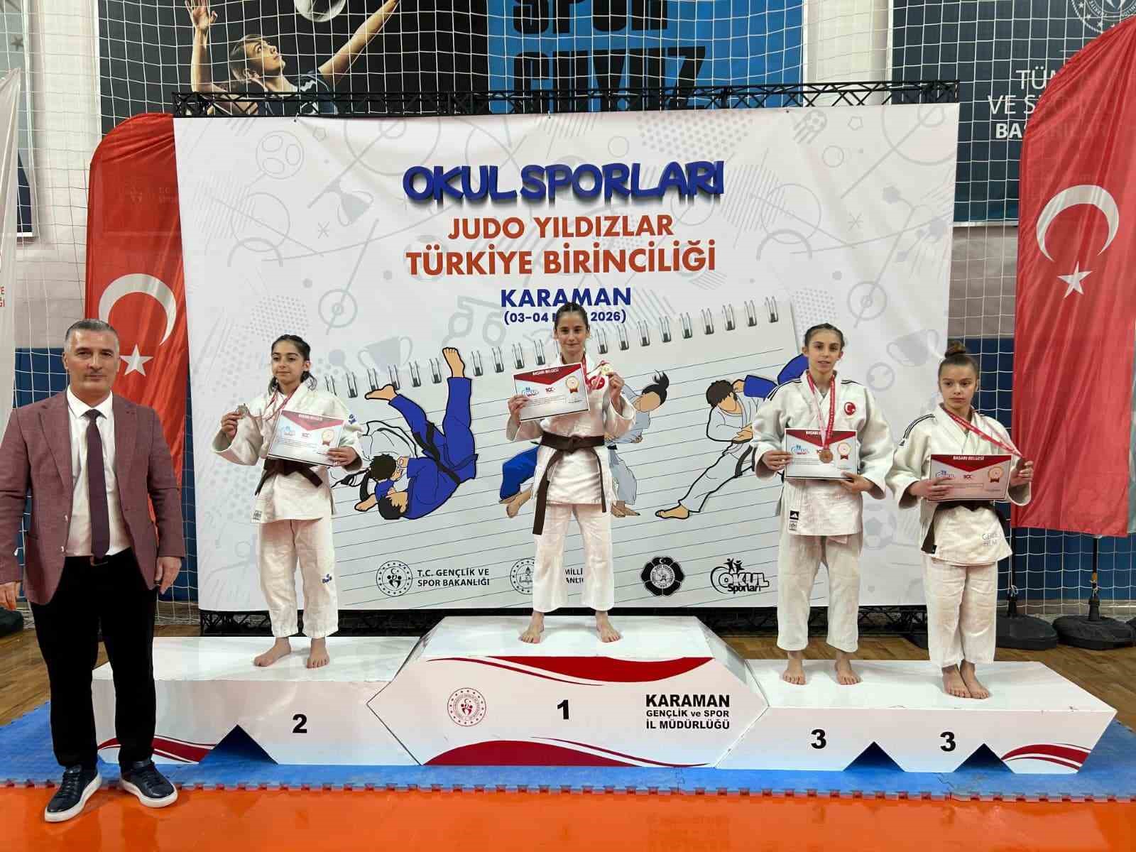 Yunusemreli judocular Karaman’dan 3 madalyayla döndü