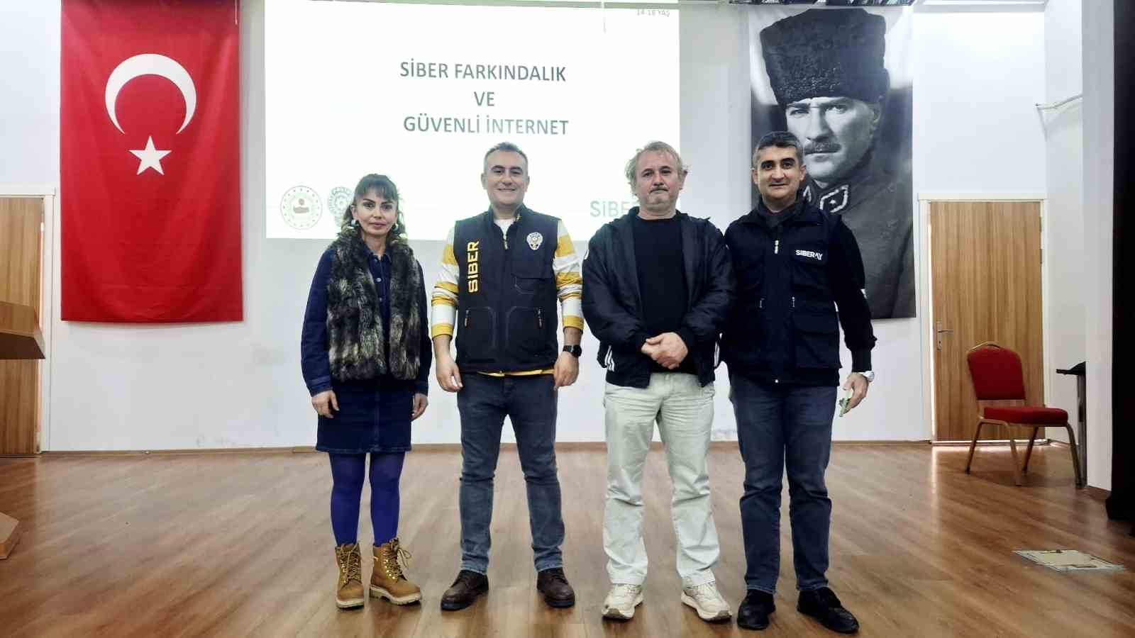 Sel&ccedil;uk&rsquo;ta lise &ouml;ğrencilerine g&uuml;venli internet semineri
