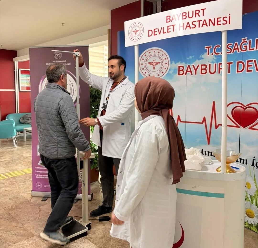Bayburt&rsquo;ta vatandaşlar sağlıklı yaşam ve obezite konularında bilgilendirildi
