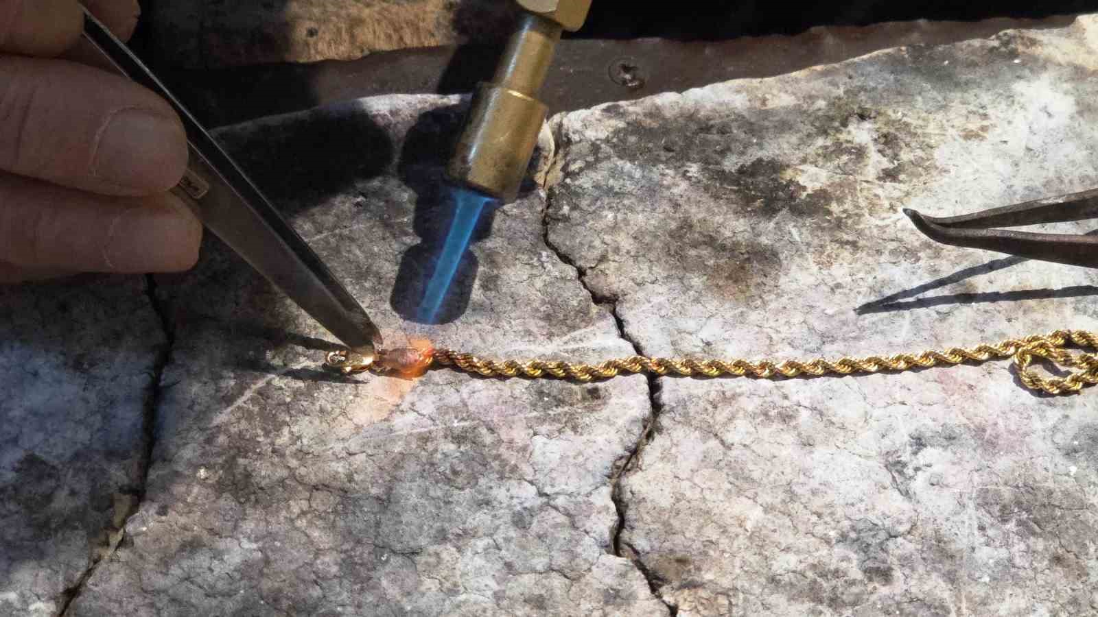 Milyonluk mücevherlere milimetrik dokunuş
