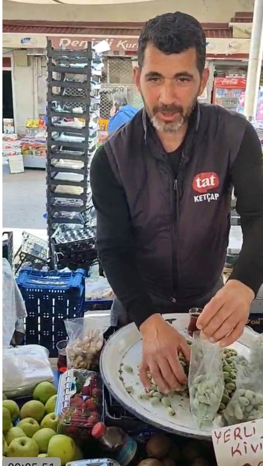 Dat&ccedil;a Bademi, Yatağan&rsquo;daki pazar tezgahlarında yerini aldı
