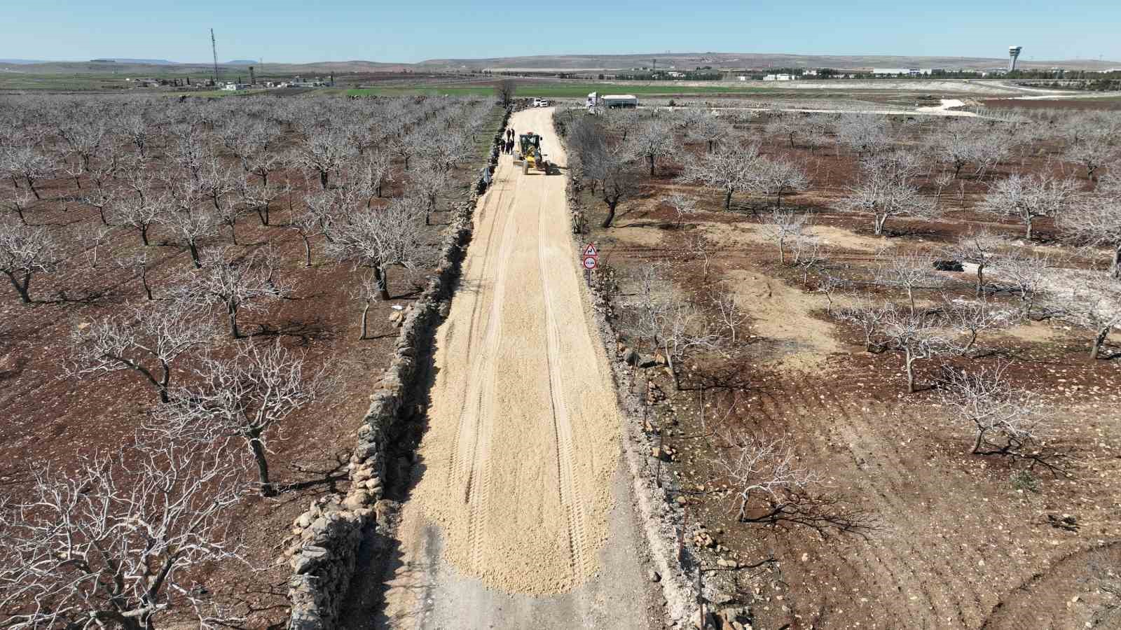 Karak&ouml;pr&uuml;&rsquo;de kırsal yollarda &ccedil;alışmalar s&uuml;r&uuml;yor
