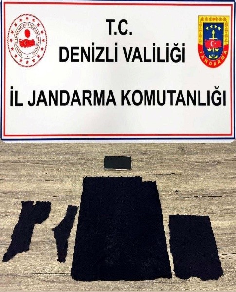 Jandarmanın g&ouml;zaltına aldığı 20 zehir tacirlerinden 6&rsquo;sı tutuklandı
