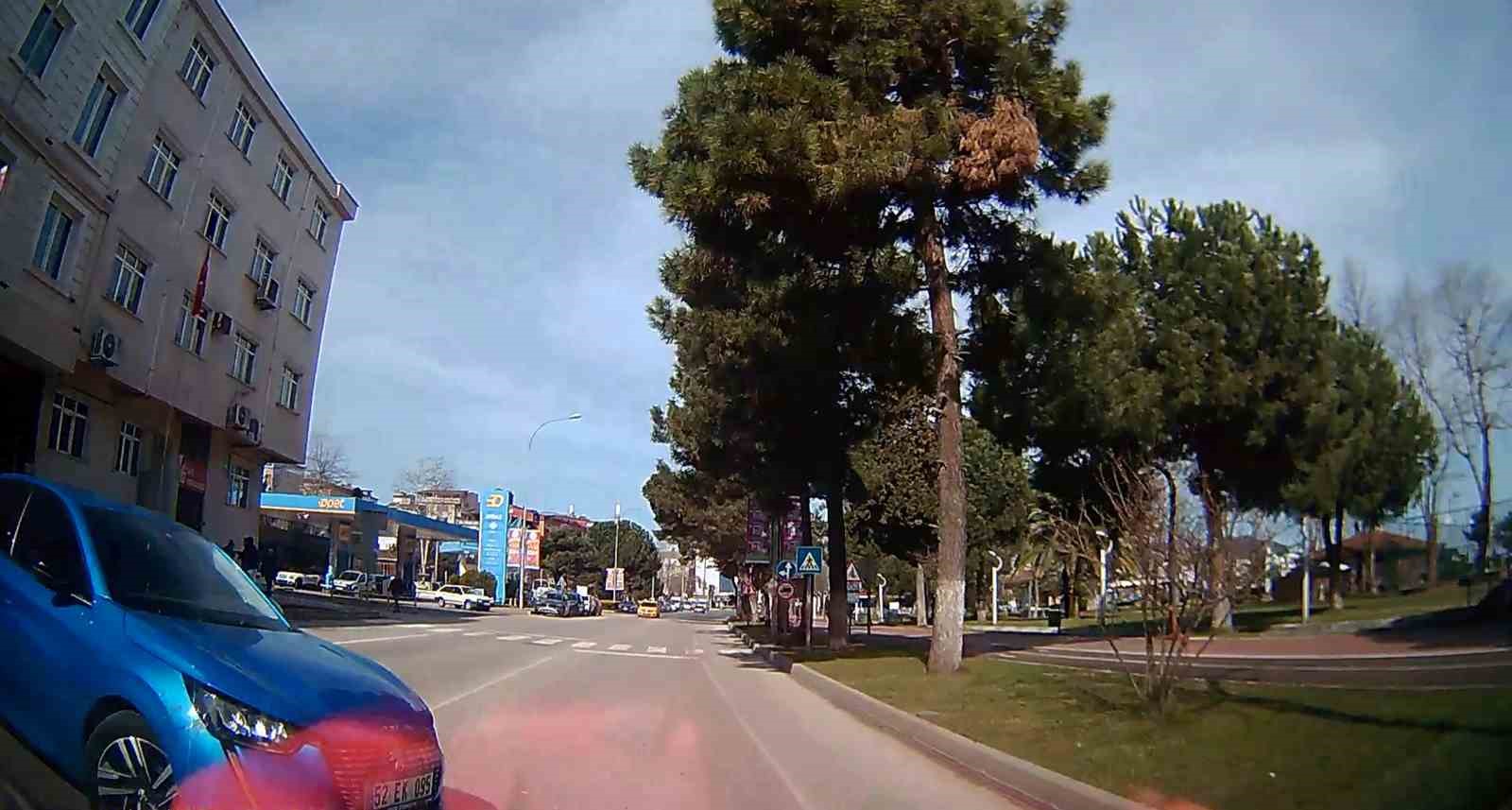 Ordu&rsquo;da iki otomobilin kafa kafaya &ccedil;arpışmasına ramak kaldı
