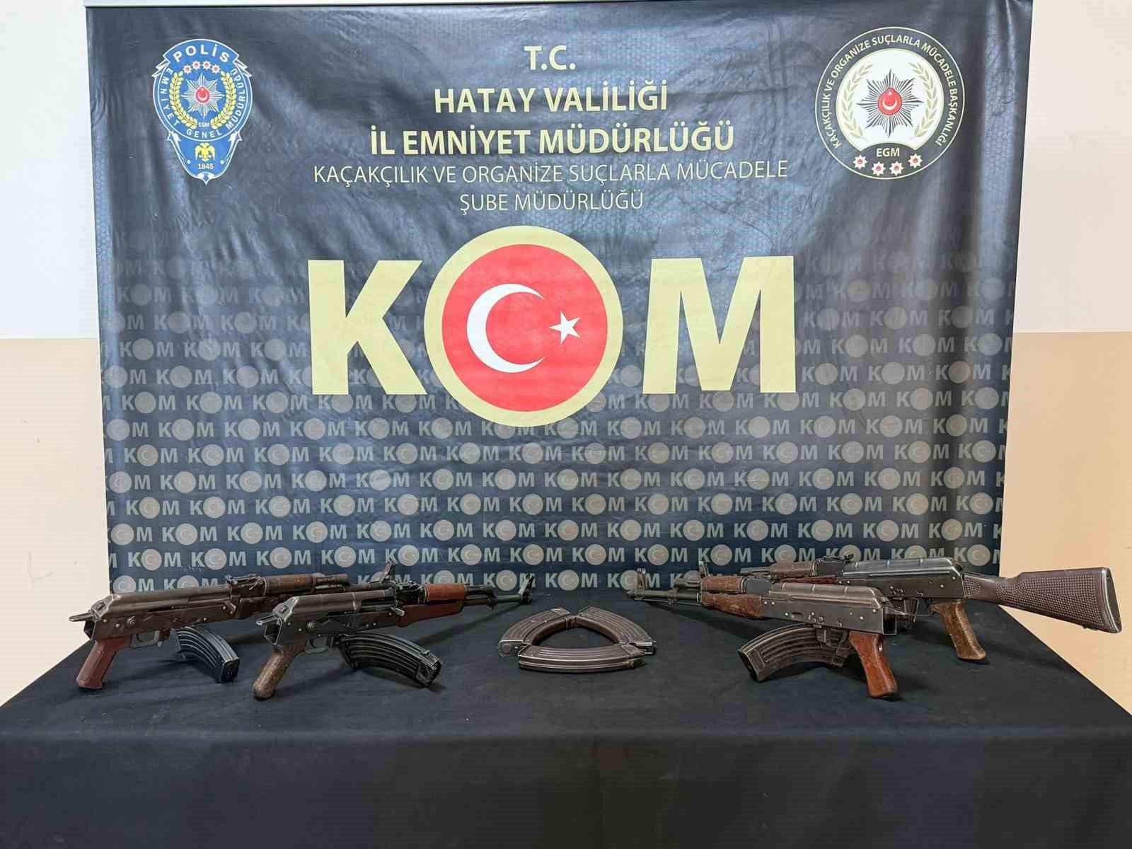 Hatay&rsquo;da kalaşnikof ka&ccedil;ak&ccedil;ılığında: 4 kişi tutuklandı
