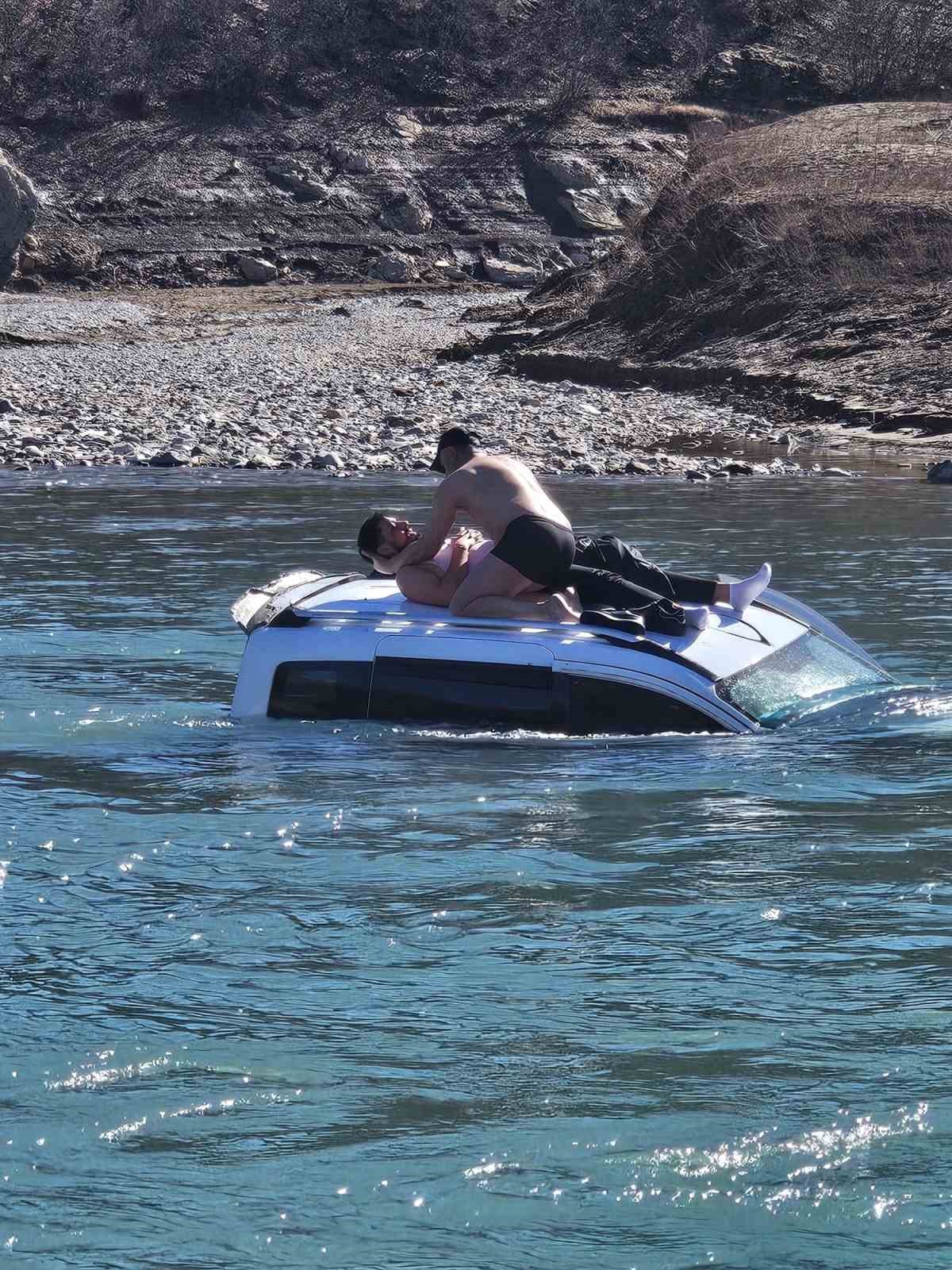 Ara&ccedil; baraj g&ouml;l&uuml;ne u&ccedil;tu: 1 yaralı
