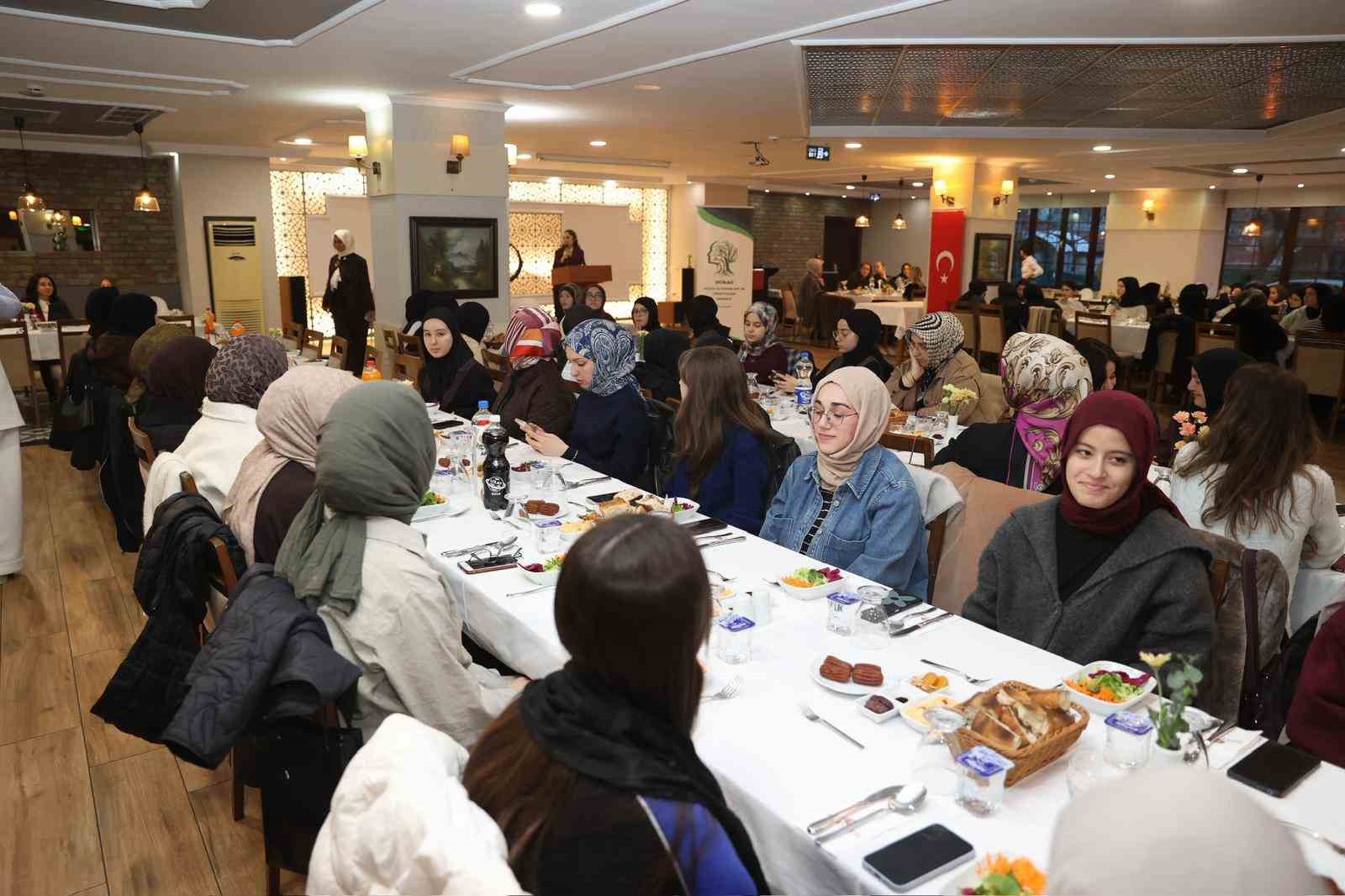 &Ouml;ğrencilerle bir araya geldiler
