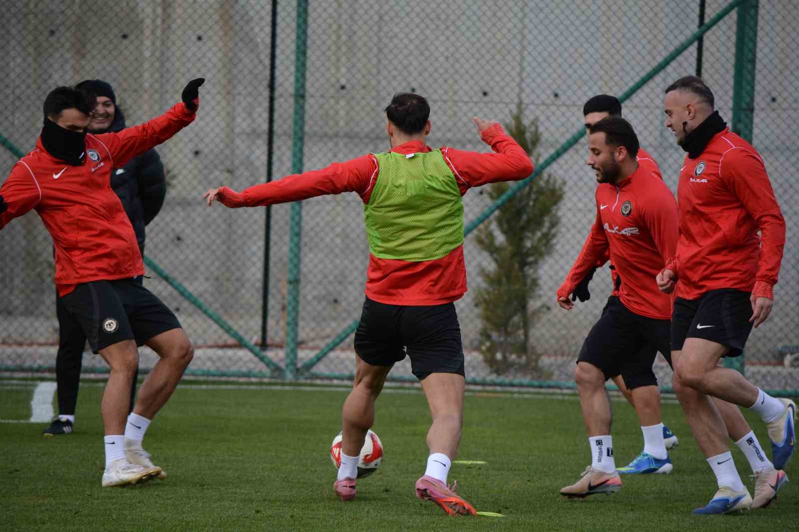 Uğur U&ccedil;ar: "Hedefimiz kupayı &Ccedil;orum halkına armağan etmek"
