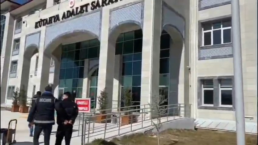 Kendilerini savcı olarak tanıtıp vatandaşları dolandıran 2 ş&uuml;pheli tutuklandı
