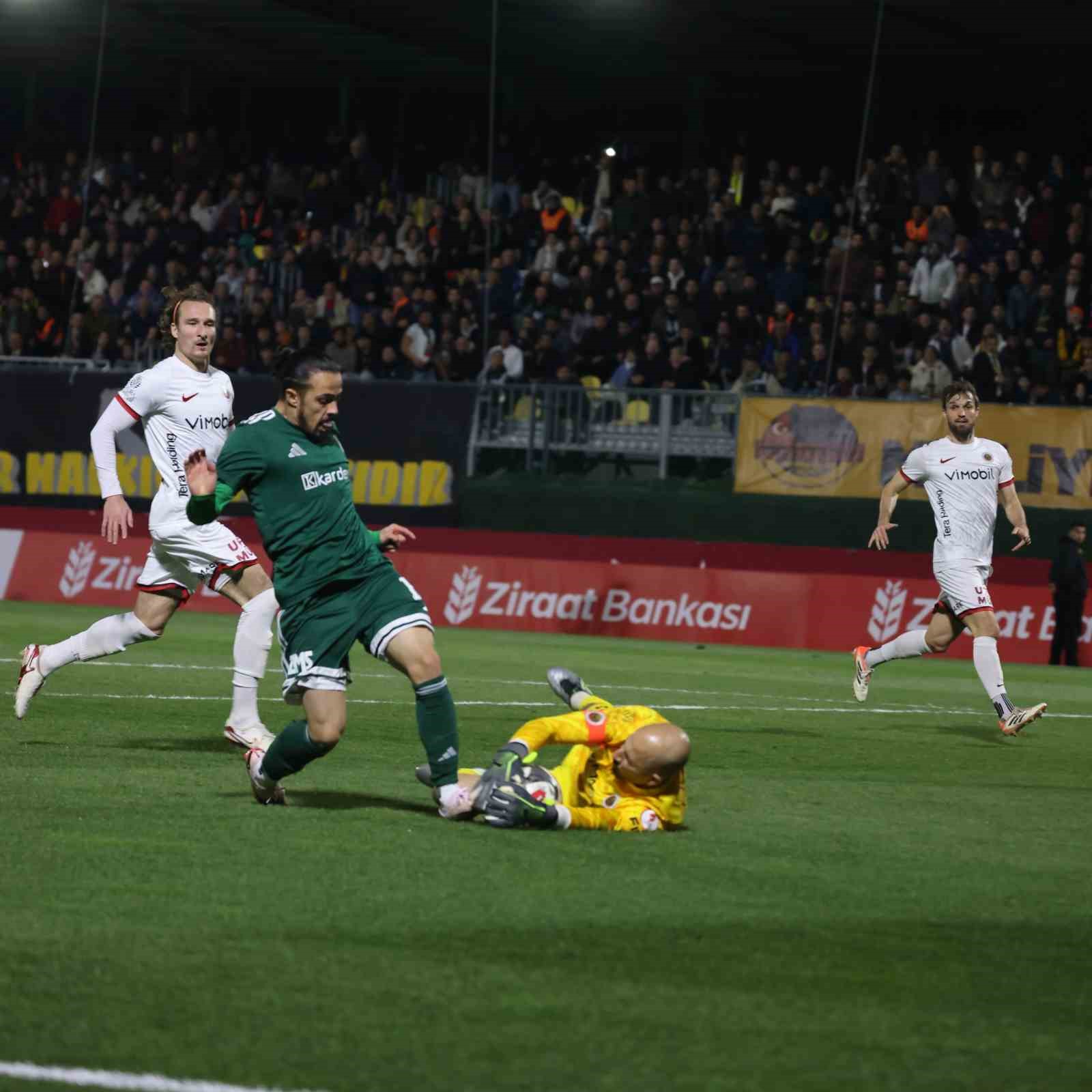 Ziraat T&uuml;rkiye Kupası: Aliağa FK: 0 - Gen&ccedil;lerbirliği: 0 (İlk yarı)

