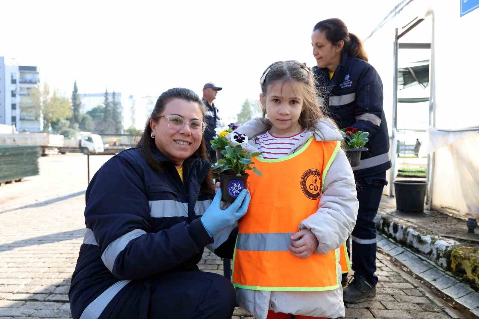 Aydın&rsquo;da &ouml;ğrenciler doğa sevgisini &ouml;ğreniyor
