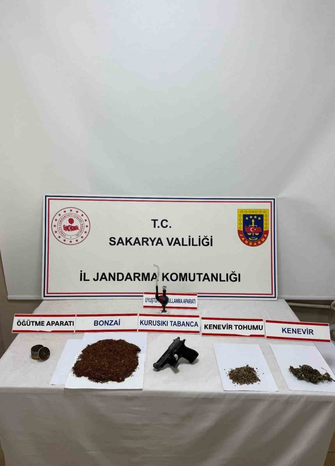 Sakarya’nın iki ilçesinde zehir tacirlerine operasyon: 2 tutuklama
