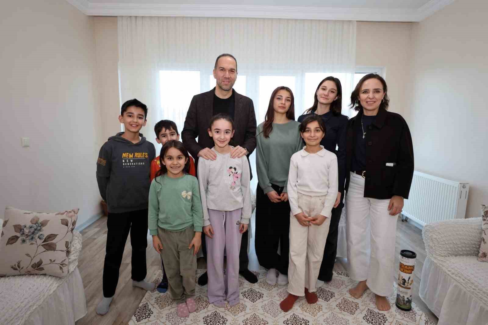 Başkan &Ouml;zdemir&rsquo;den &ccedil;at kapı ziyaret
