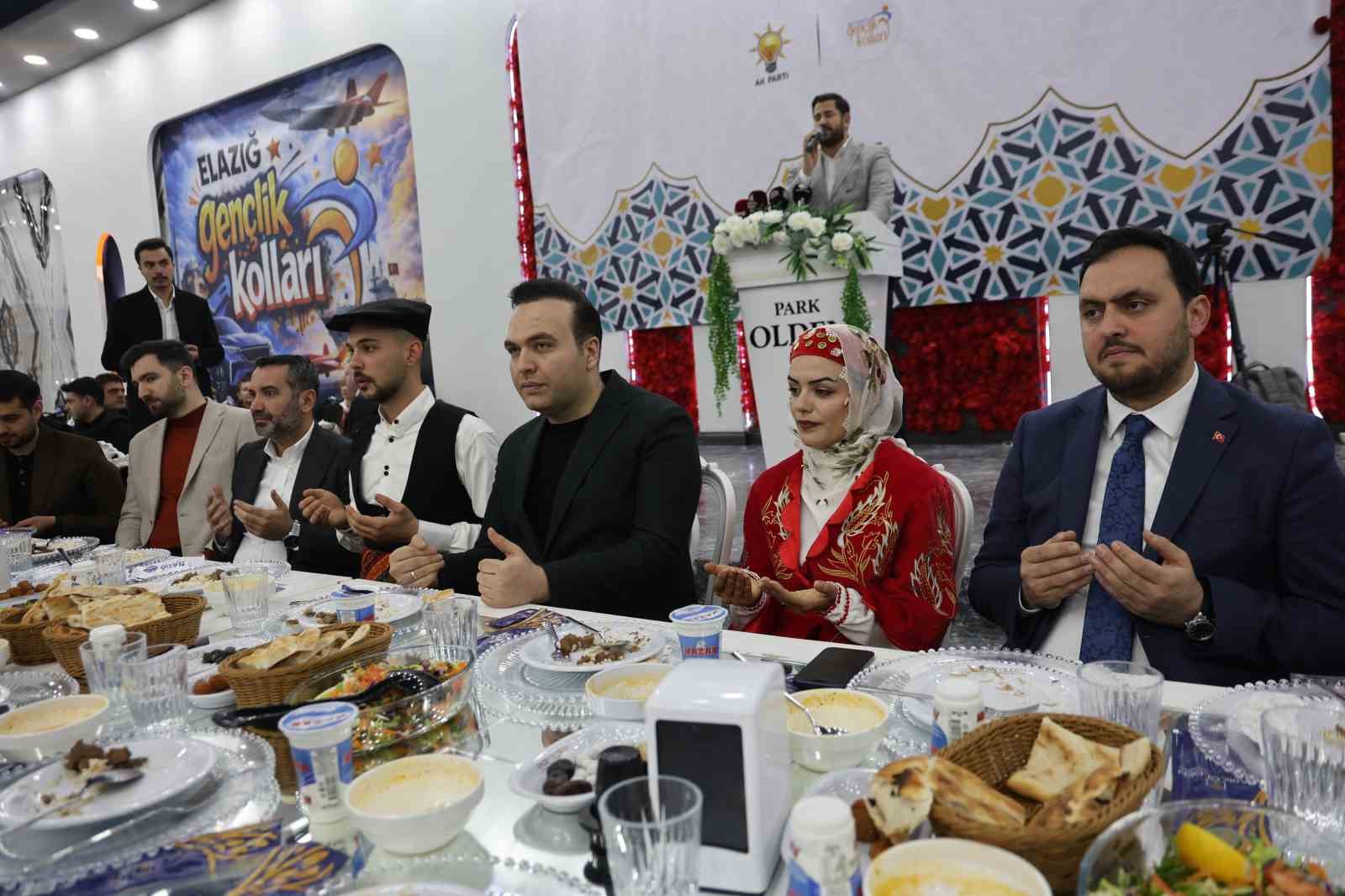 AK Parti Gen&ccedil;lik Kolları Başkanı İbiş: "Bizim savunma sanayimiz, t&uuml;m k&ouml;t&uuml;l&uuml;klerden koruyacak d&uuml;zeyde yoluna devam ediyor"
