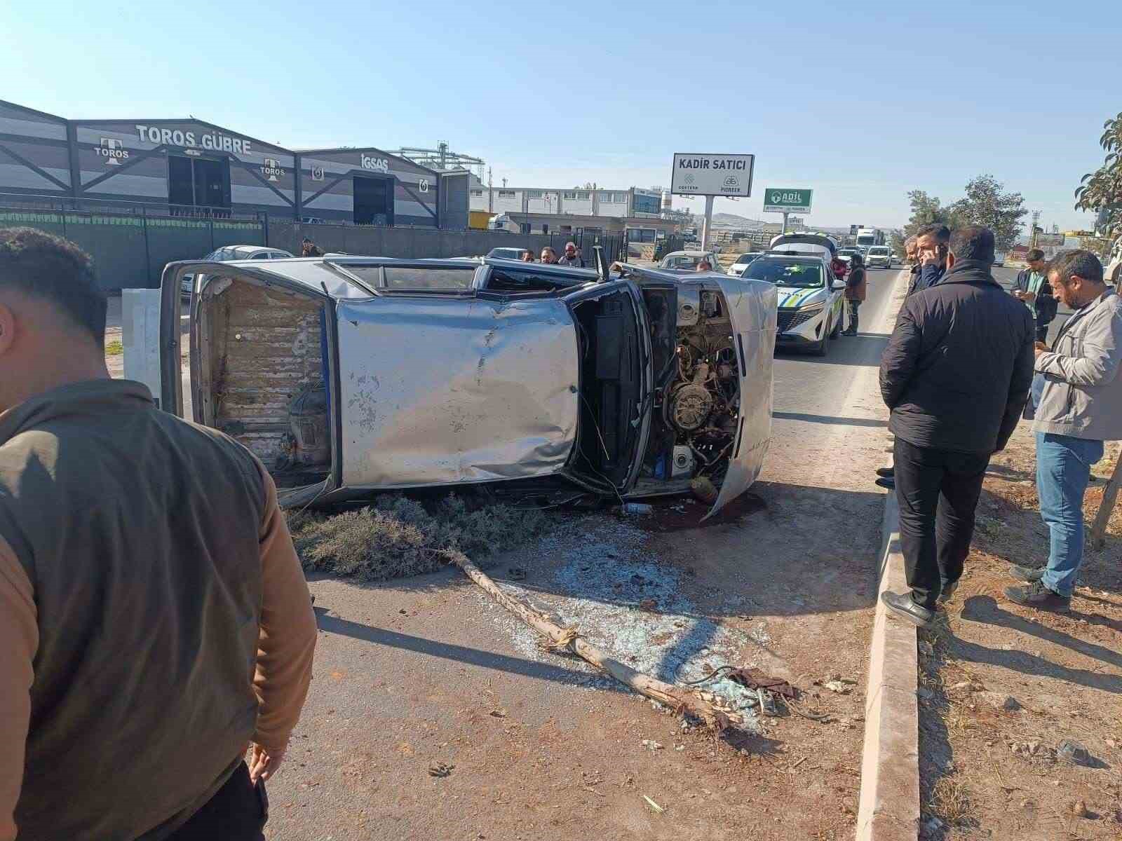 Şanlıurfa&rsquo;da otomobil devrildi: 3 yaralı
