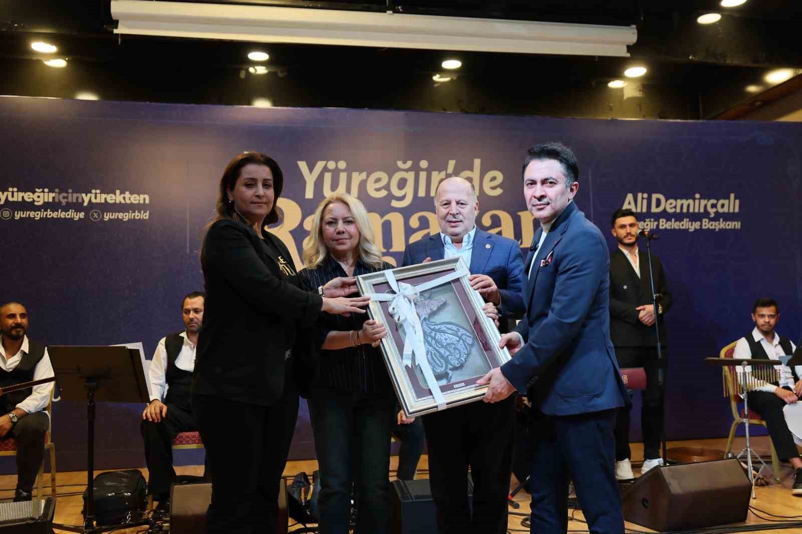Y&uuml;reğir&rsquo;de g&ouml;n&uuml;llere dokunan konser
