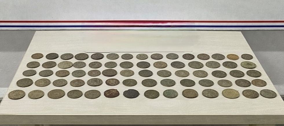 Bursa&rsquo;da tarihi eser operasyonu: Roma d&ouml;nemine ait 70 adet sikke ele ge&ccedil;irildi
