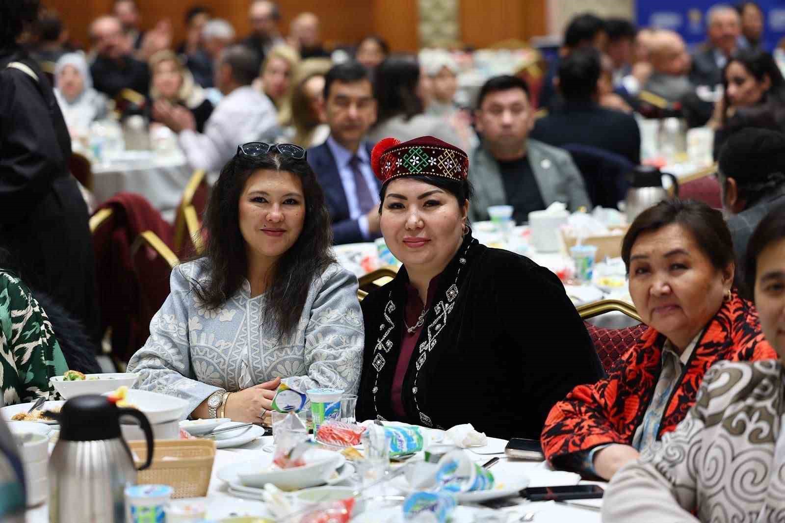 T&uuml;rk d&uuml;nyası ve Rumeli hemşehri dernekleri "Rumeli&rsquo;den T&uuml;rkistan&rsquo;a Sivil Toplum Kuruluşları" iftarında buluştu
