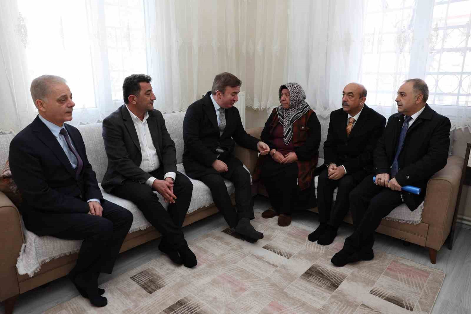 Vali Aydoğdu’dan ailelere Ramazan ziyareti