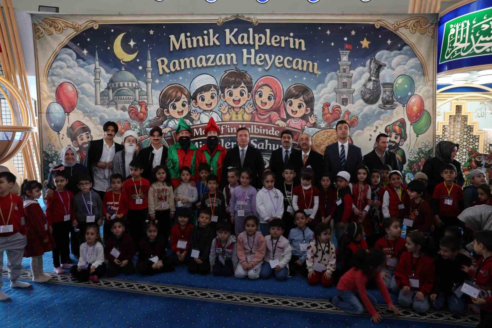 Erzincan&rsquo;da "Maarifin Kalbinde Miniklerle Sahur" programı d&uuml;zenlendi
