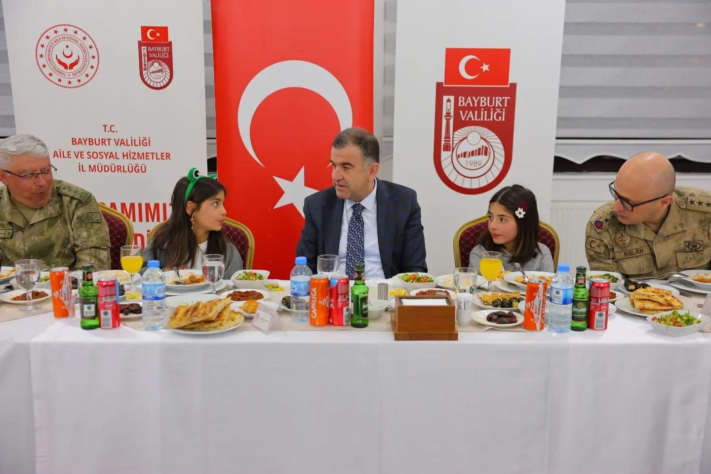 Bayburt&rsquo;ta D&uuml;nya Yetimler G&uuml;n&uuml; dolayısıyla iftar programı d&uuml;zenlendi
