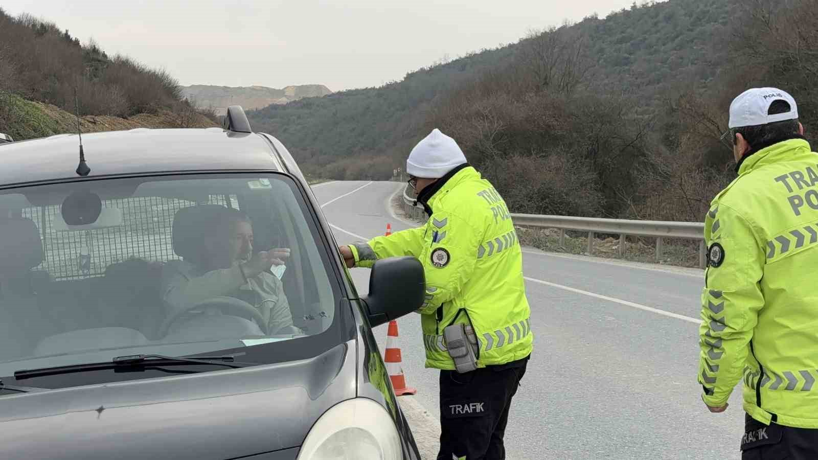 Arnavutk&ouml;y&rsquo;de drone destekli trafik denetimi: Hatalı sollama yapma ve ehliyetsiz ara&ccedil; kullanımına toplamda 96 bin 314 TL ceza
