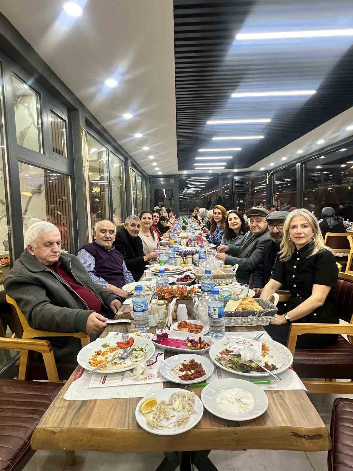 Kars&rsquo;ta Kızılay&rsquo;dan huzurevinde anlamlı iftar buluşması
