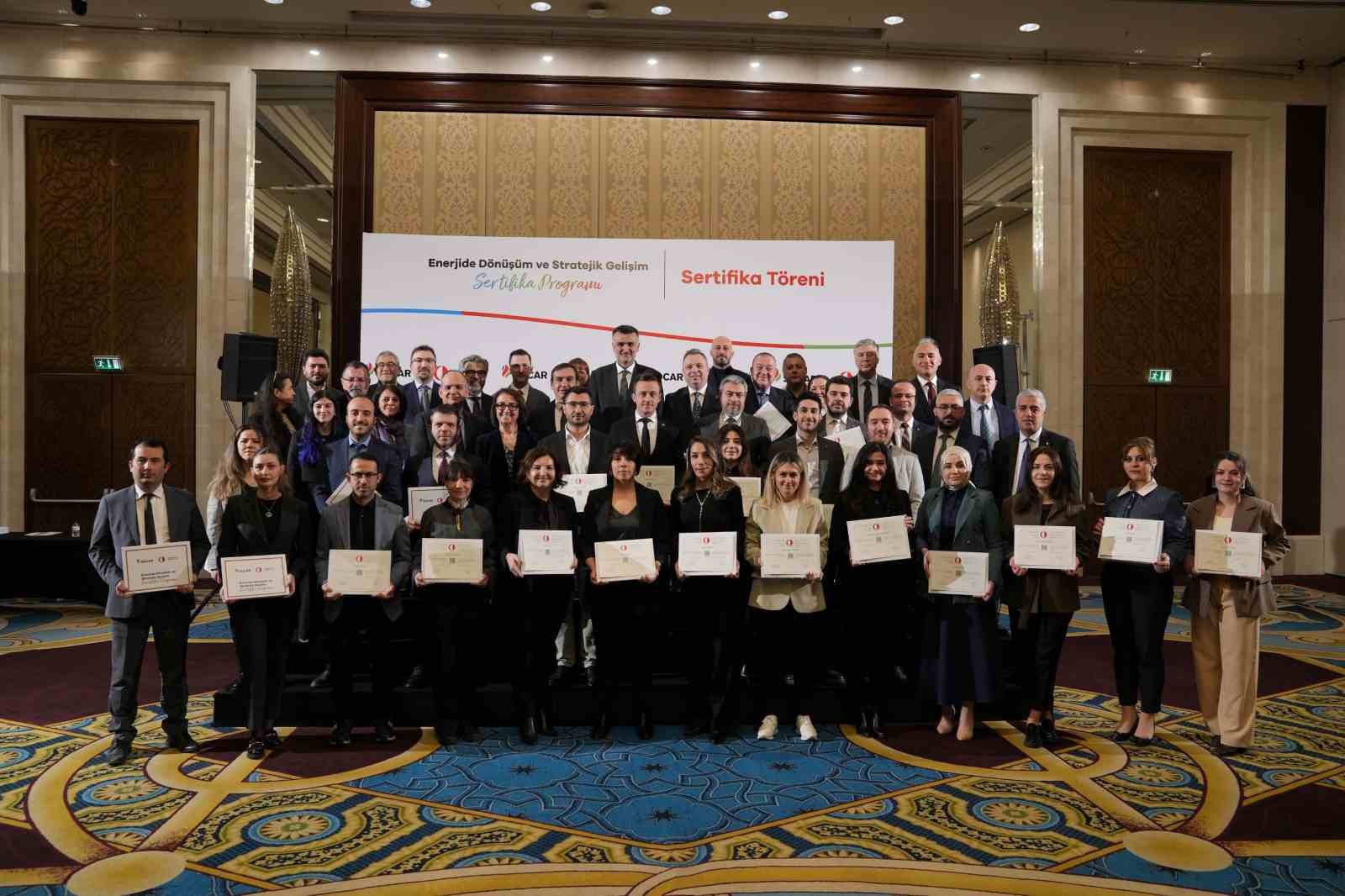 &rsquo;Enerjide D&ouml;n&uuml;ş&uuml;m ve Stratejik Gelişim Programı&rsquo; ilk mezunlarını verdi
