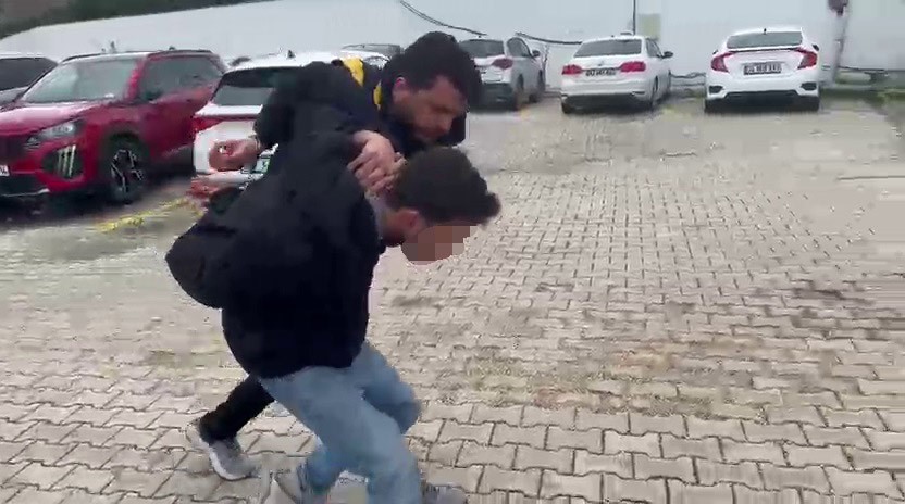 Kadınlar tuvaletinde kabine saklanarak 15 kadının fotoğraf ve videosunu &ccedil;eken erkek şahıs hayrete d&uuml;ş&uuml;rd&uuml;
