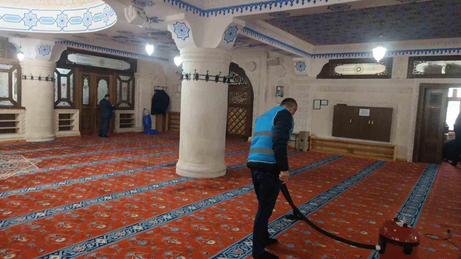 Y&uuml;k&uuml;ml&uuml;lerden camilerin temizliğine destek
